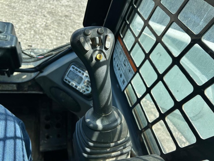 2021-bobcat-t770-image-21
