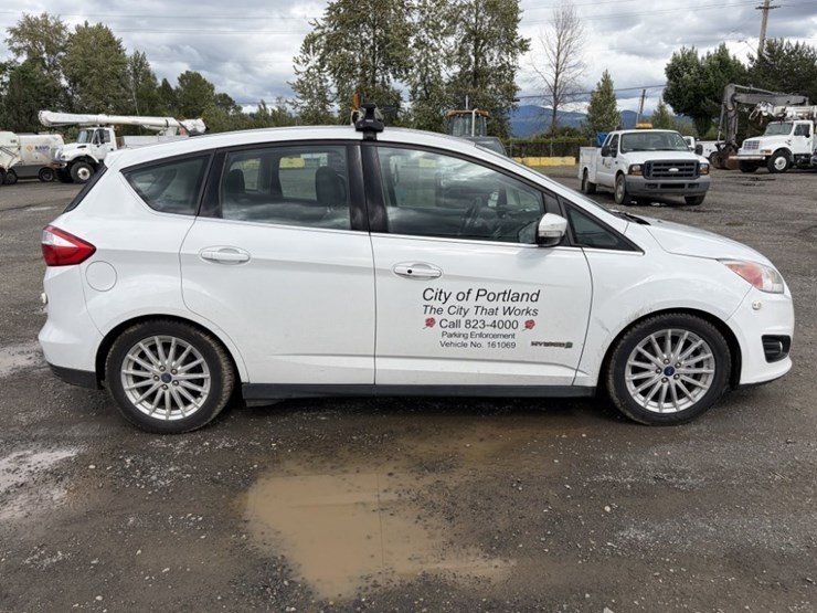 2016-ford-c-max-sel-hybrid-sedan-image-3