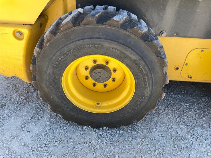 2012-new-holland-l225-image-18
