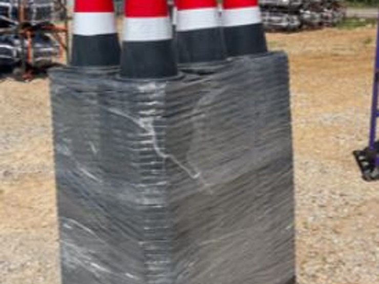 #114-•-(250)-saftey-cones-image-1