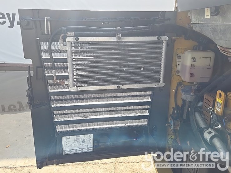 2018-caterpillar-262d-image-24