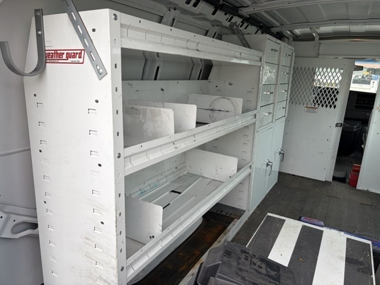 2012-chevrolet-express-cargo-van-image-25