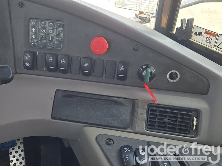 2022-volvo-a25g-image-63