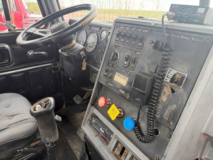 2000-mack-semi-image-21