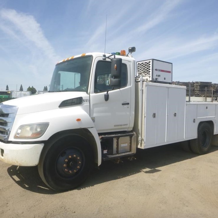 2015 HINO 268