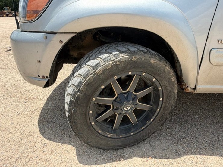 2004-toyota-tundra-image-15