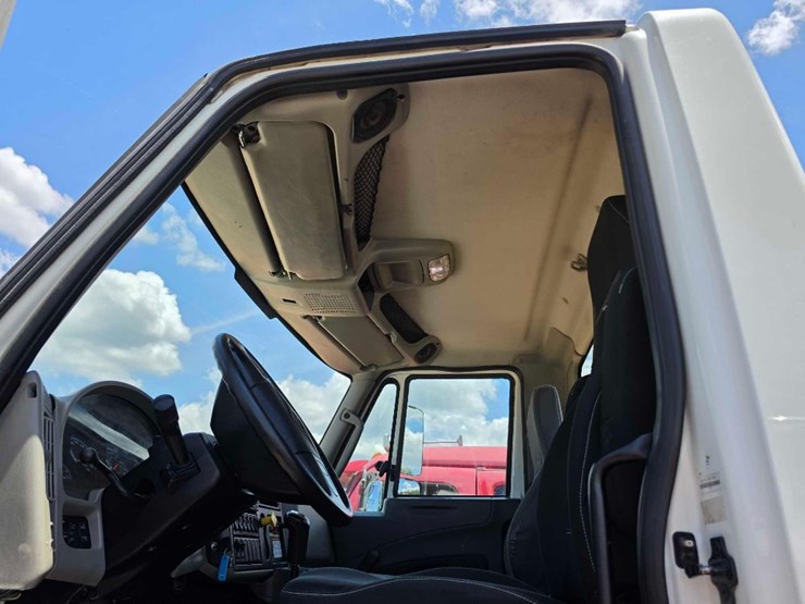 2016-international-durastar-4300-image-10