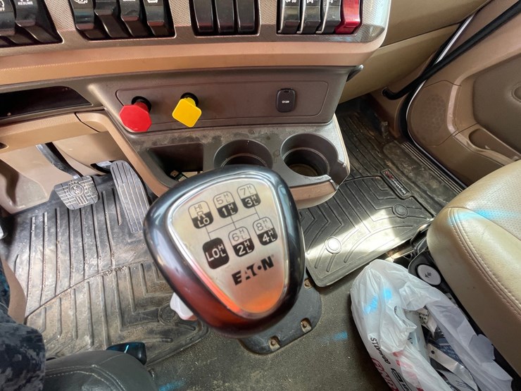 2016-kenworth-t680-image-60