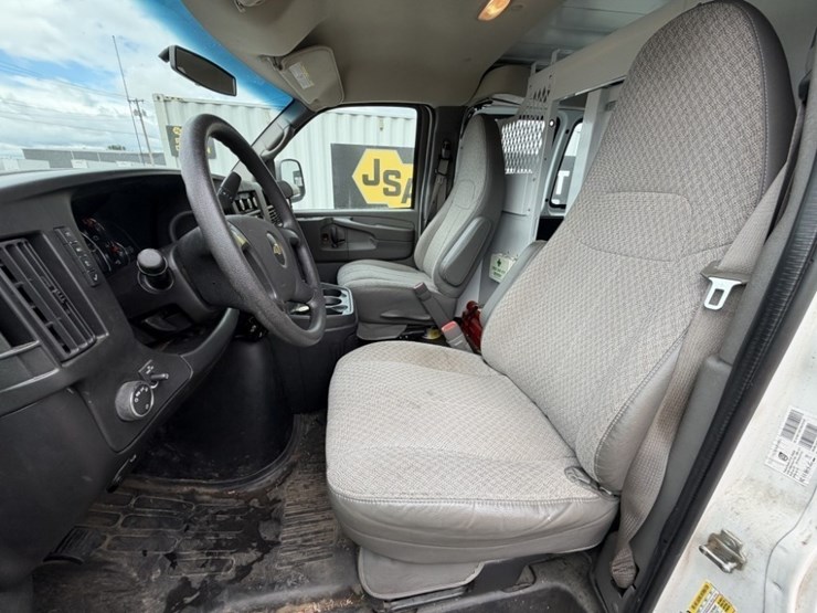 2012-chevrolet-express-cargo-van-image-28