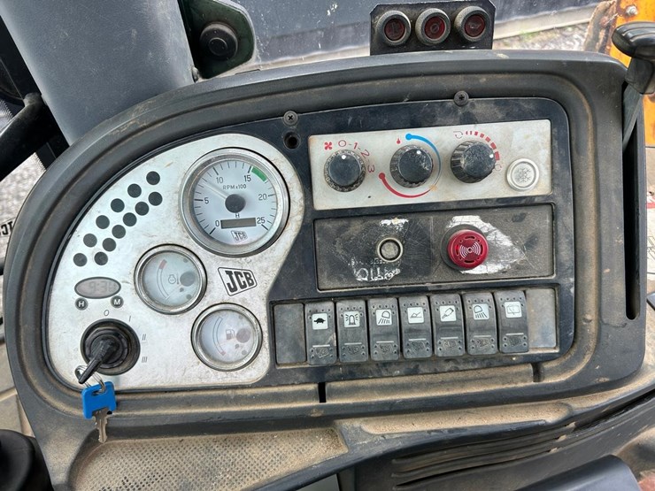 jcb-3cx14-image-28