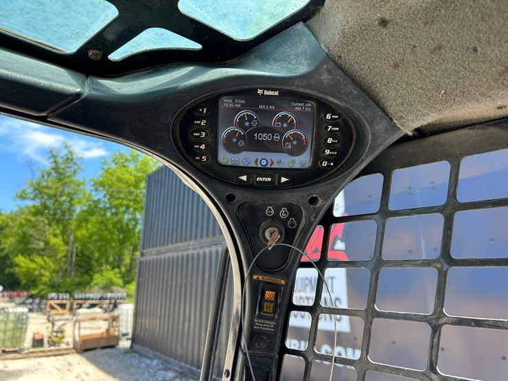 2019-bobcat-t740-image-22