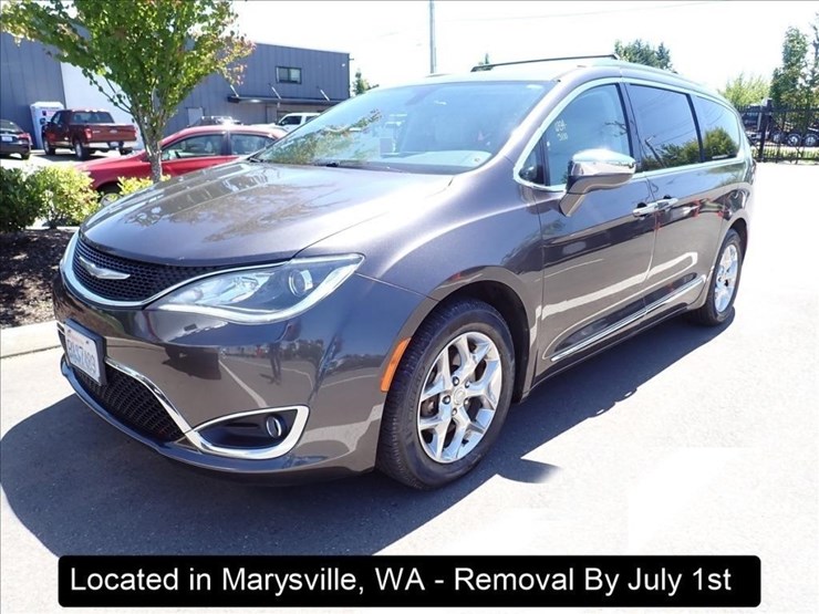 2017-chrysler-pacifica-image-1