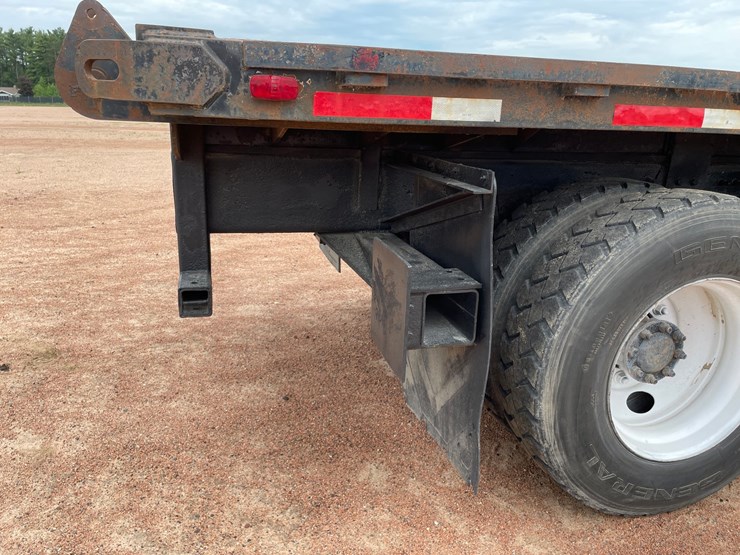 #318-•-2005-ht570-international-7500-6x4-flatbed-(has-mo-title)-(mosinee,-wi)-image-56