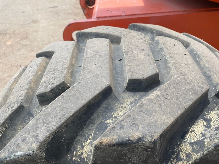 2012-jlg-600aj-image-24