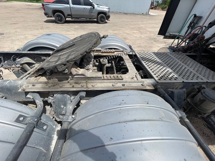 2016-kenworth-t680-image-35