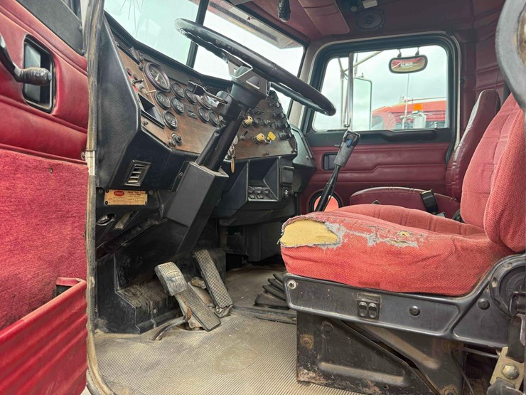 1995-peterbilt-dump-truck-image-10