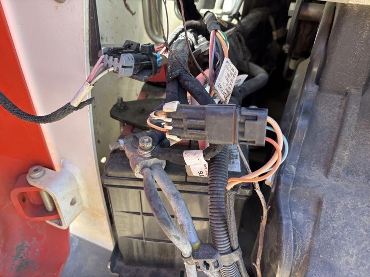 2021-bobcat-s590-image-36