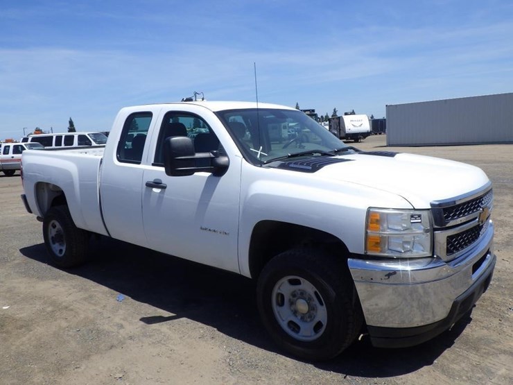 2013-chevrolet-2500hd-image-2