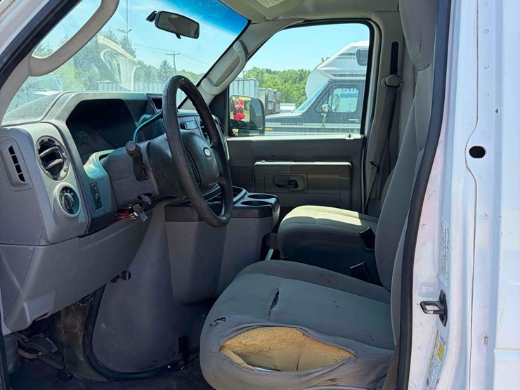 2013-ford-e250-image-11