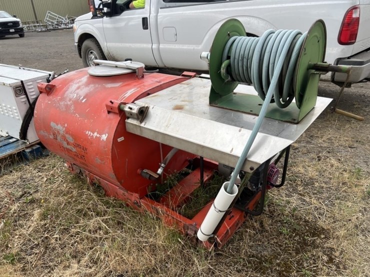 skid-mounted-tank-w/pump-&-hose-reel-image-3