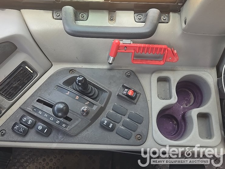 2022-volvo-a25g-image-62