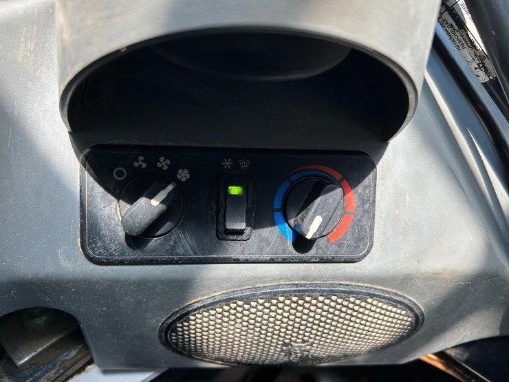 2022-bobcat-t770-image-27