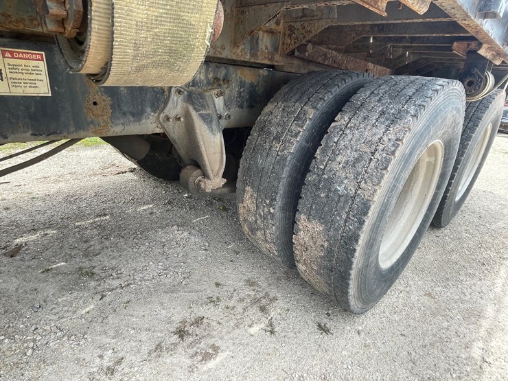2002-freightliner-fl80-image-20