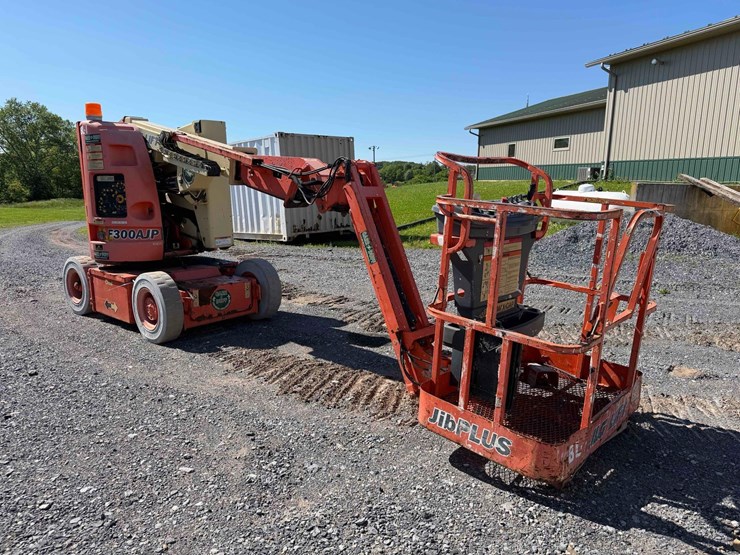 2000-jlg-e300ajp-image-3