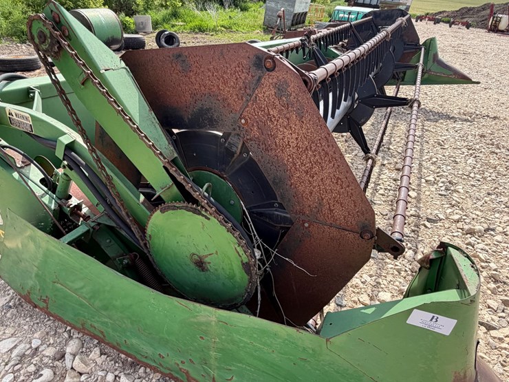 john-deere-220-image-14