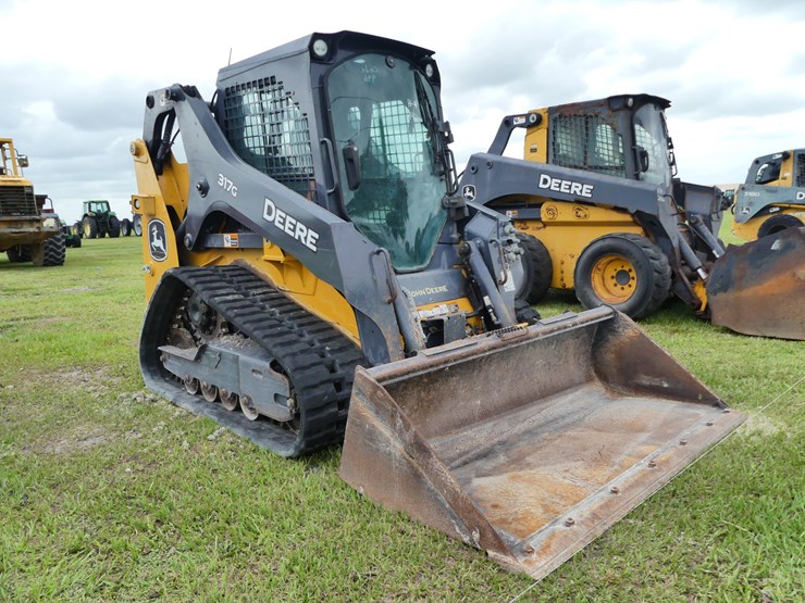 2023-deere-317g-image-2