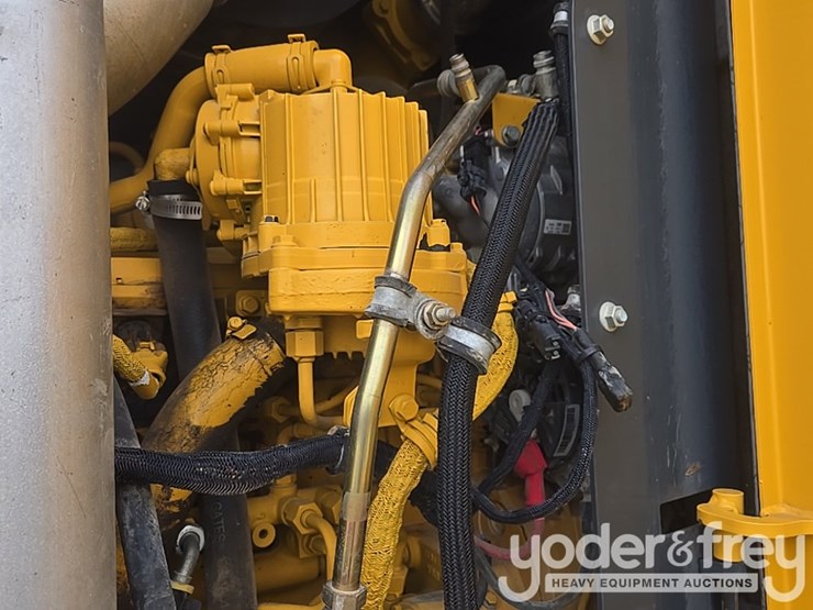 2011-deere-772g-image-45