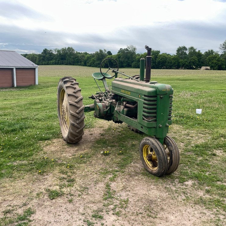 JOHN DEERE B