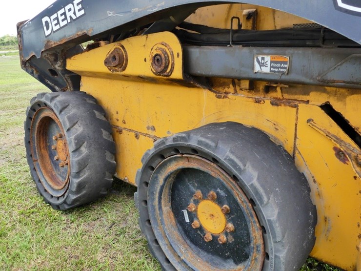 2021-deere-332g-image-9