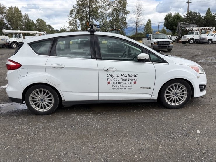 2016-ford-c-max-sel-hybrid-sedan-image-3