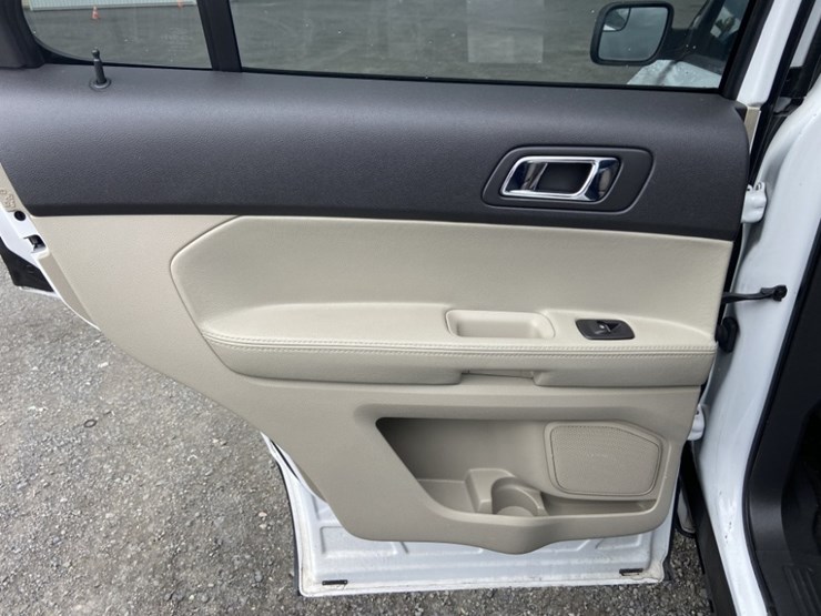2013-ford-explorer-image-26