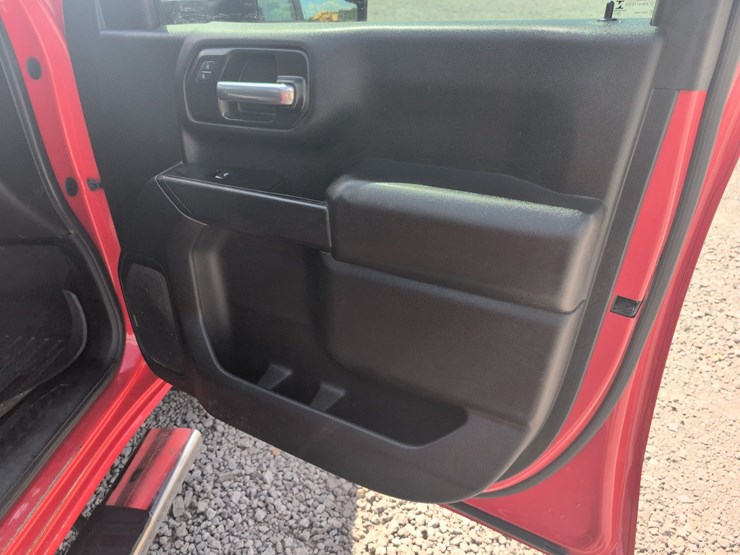 2020-chevrolet-silverado-2500hd-image-18