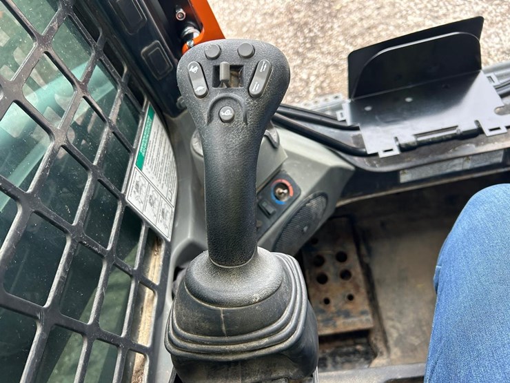2019-bobcat-t770-image-25