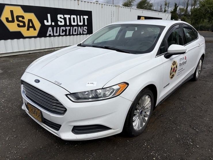 2015-ford-fusion-hybrid-sedan-image-1