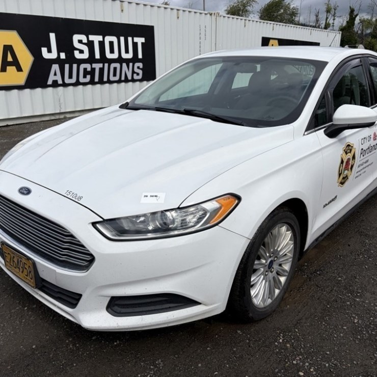 2015 Ford Fusion Hybrid Sedan