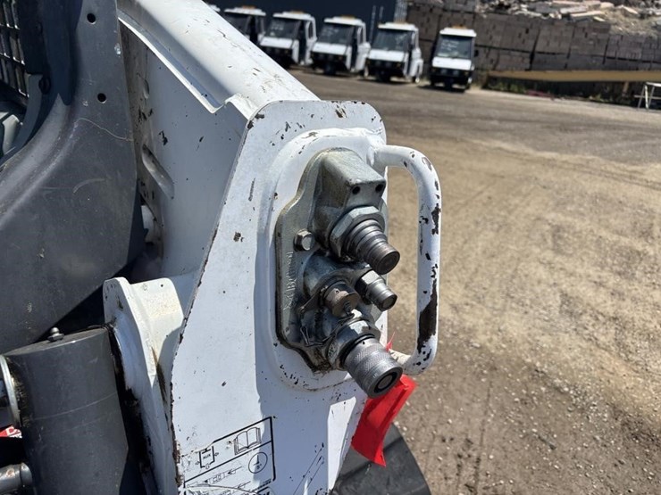 2019-bobcat-t595-image-12