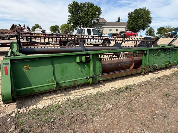 john-deere-220-image-7