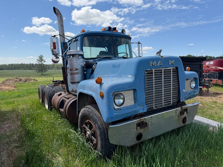 1984-mack-r686st-image-3