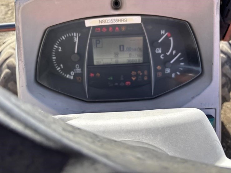 2018-kubota-m5-111d-image-25