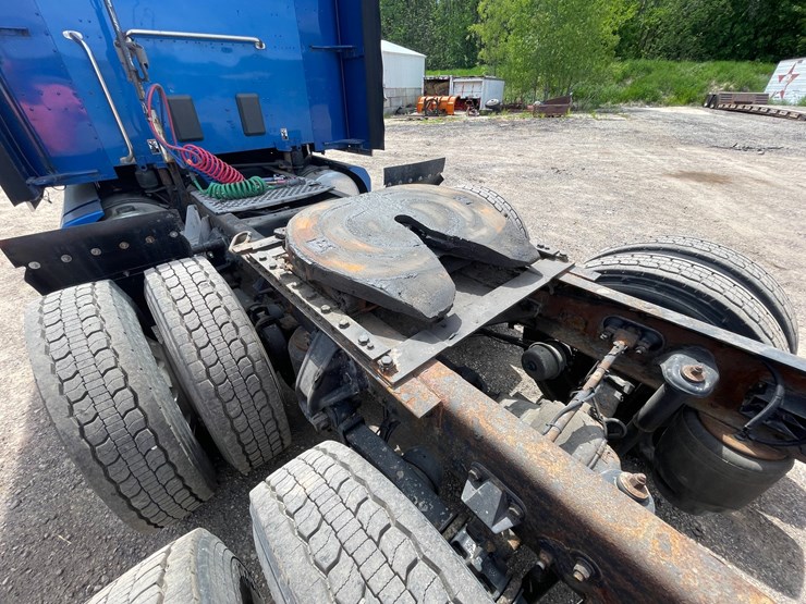 2015-kenworth-t680-image-26