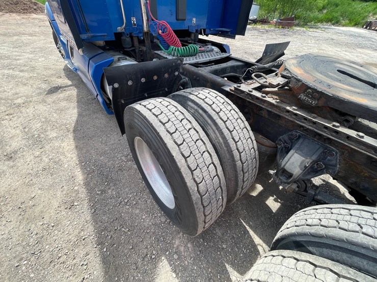 2015-kenworth-t680-image-21