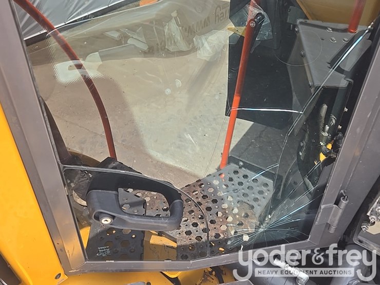 2022-volvo-a25g-image-49
