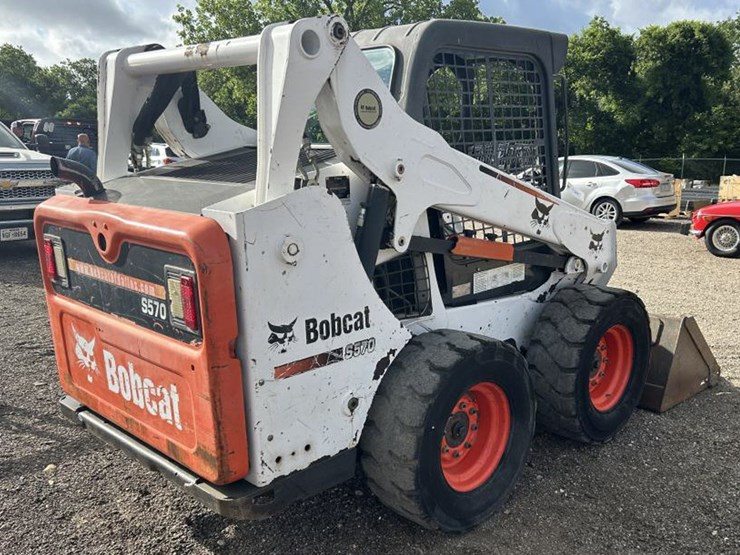 2015-bobcat-s570-image-5