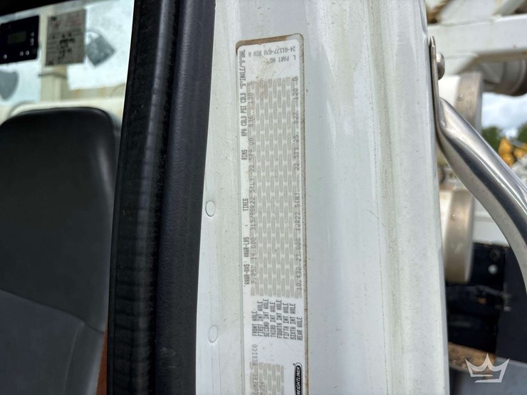 2014-freightliner-m2-106-image-6