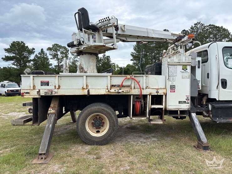 2014-freightliner-m2-106-image-44