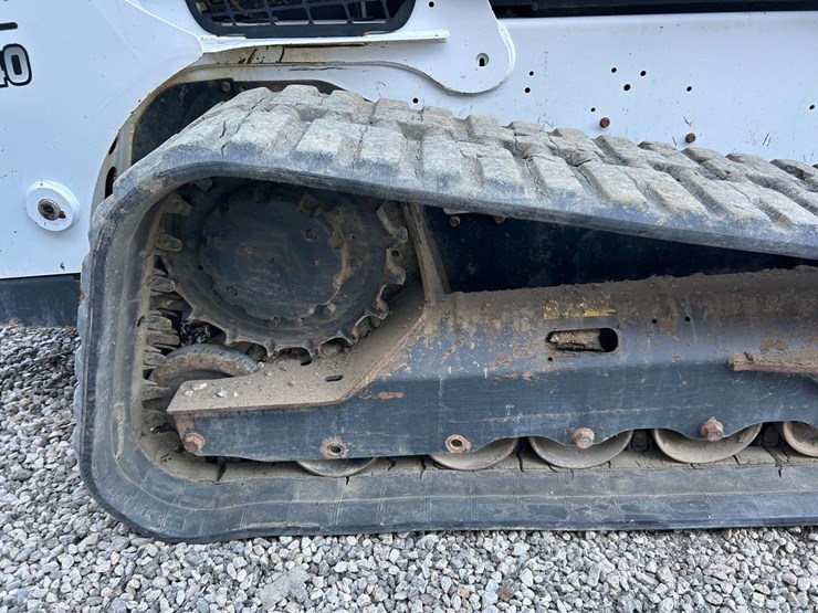 2019-bobcat-t740-image-13